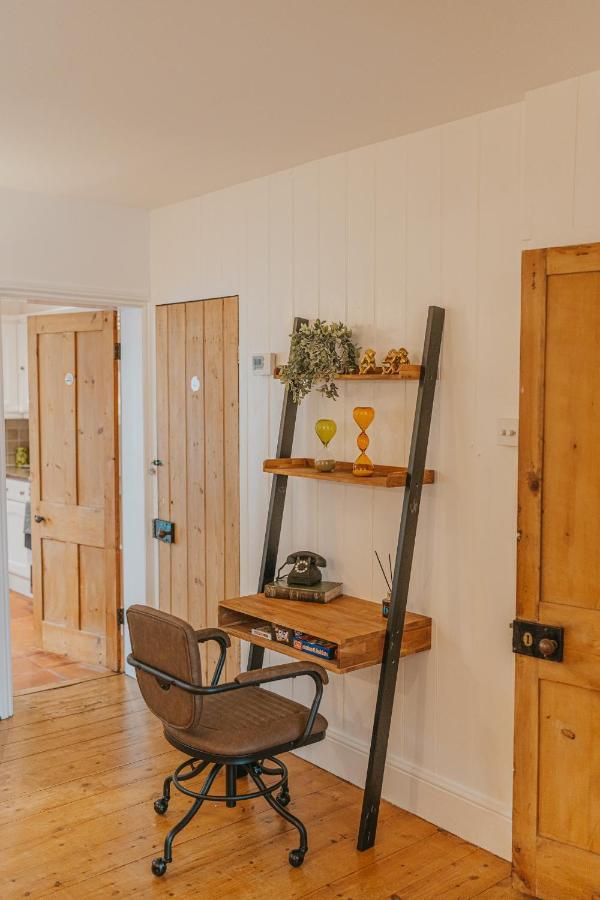 Cotswolds- Homely 2 Bed House With Garden, Wifi - Esho Stays Cirencester Luaran gambar