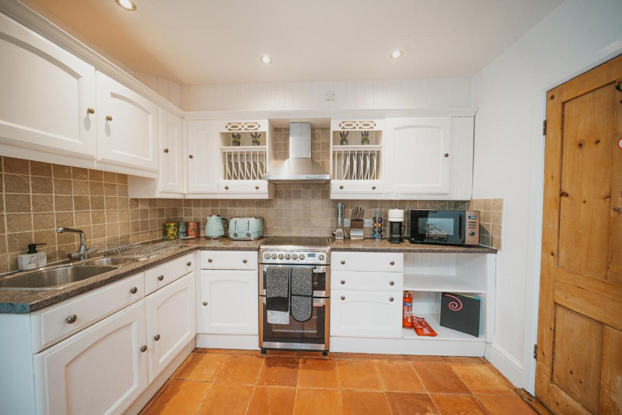 Cotswolds- Homely 2 Bed House With Garden, Wifi - Esho Stays Cirencester Luaran gambar