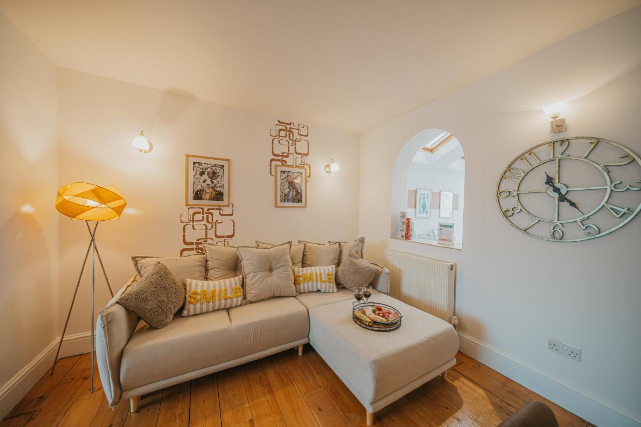Cotswolds- Homely 2 Bed House With Garden, Wifi - Esho Stays Cirencester Luaran gambar